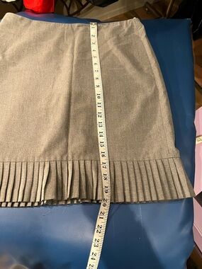 Pleated Edge Knit Skirt in Grey